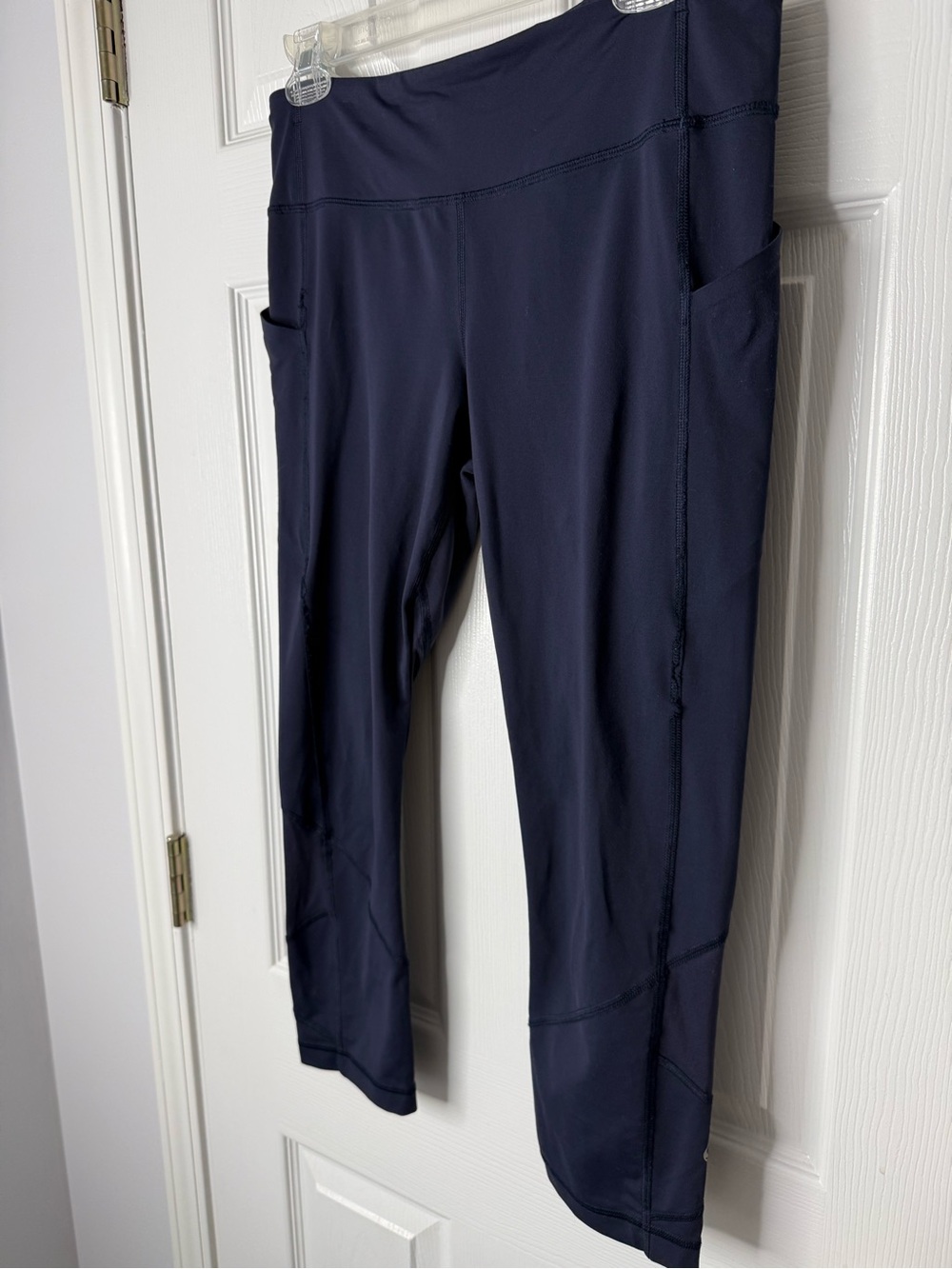 LULULEMON Black Pace Rival Crop 22” Medium Rise Pockets Luxtreme Leggings Sz 8 - Picture 5 of 14